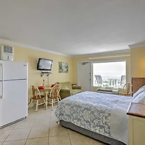 Daytona With Oceanfront Balcony And Pool! Apartment Daytona Beach