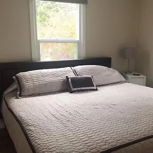 Cozy Crown Hill Carkeek W/3 Beds, Full Kitchen & Backyard In North Seattle