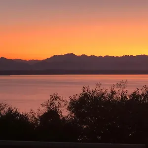 1-bedroom Seaview On Luxury Estate With Views Of Olympic Mountains Seattle